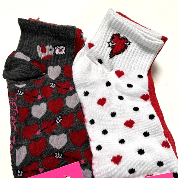 NWT 12 Pairs BETSEY JOHNSON Heart Love Quarter Socks Pink Gray Gift Set Striped - Picture 2 of 4